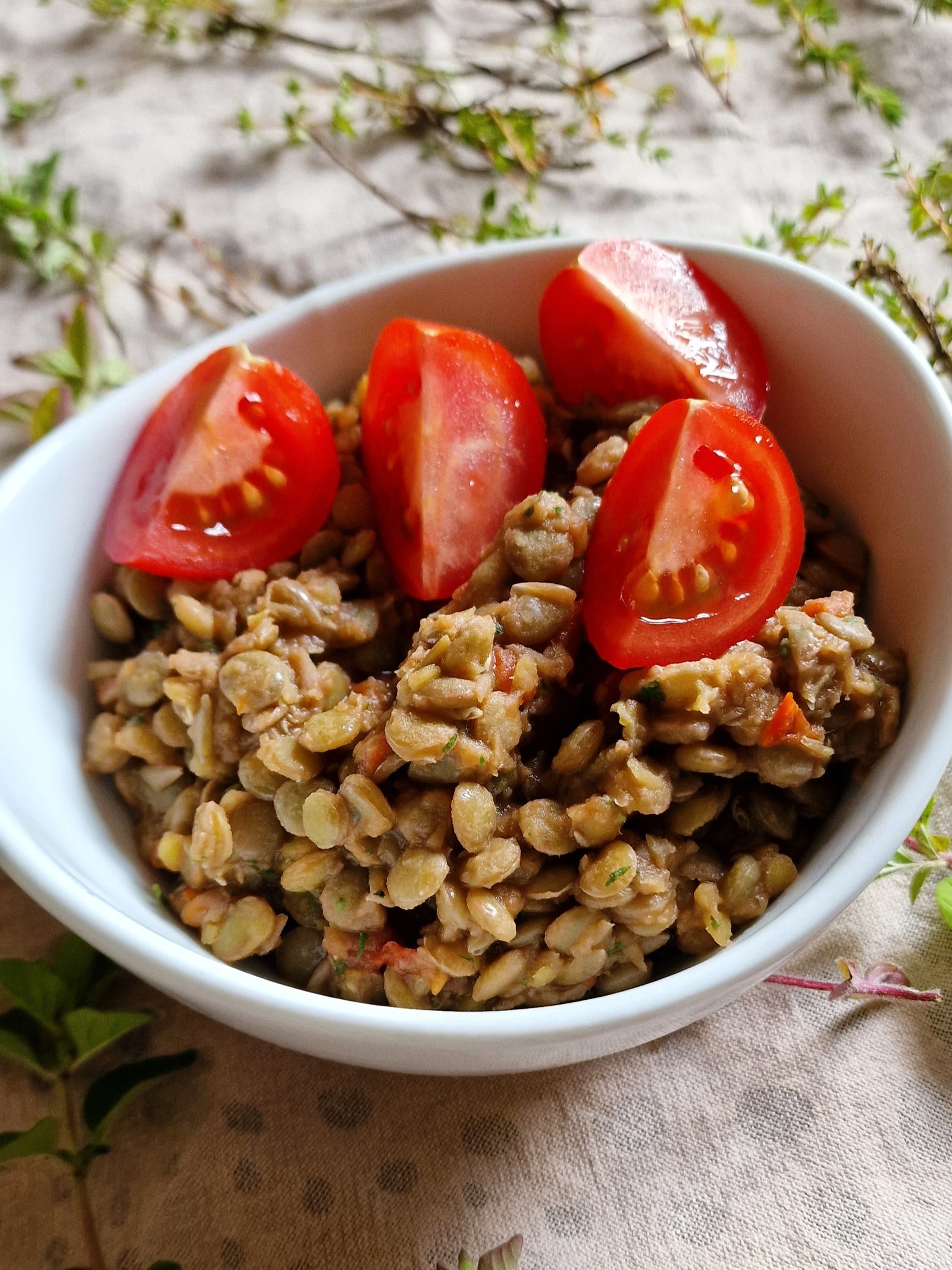 Green lentils with tomatoes