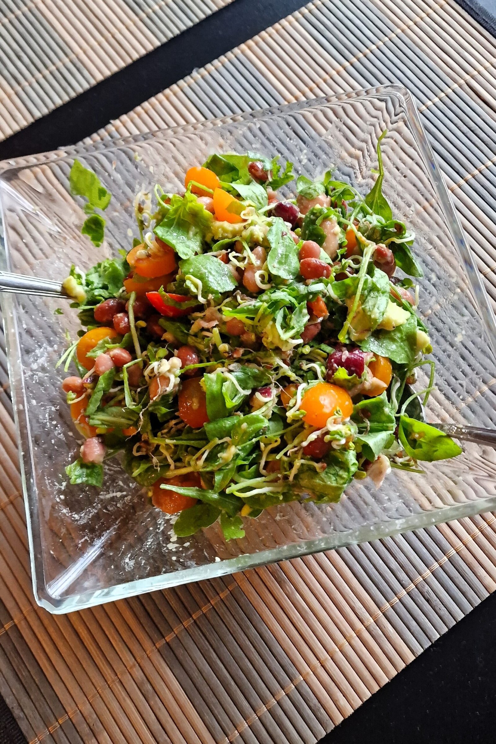 Bean salad with greens